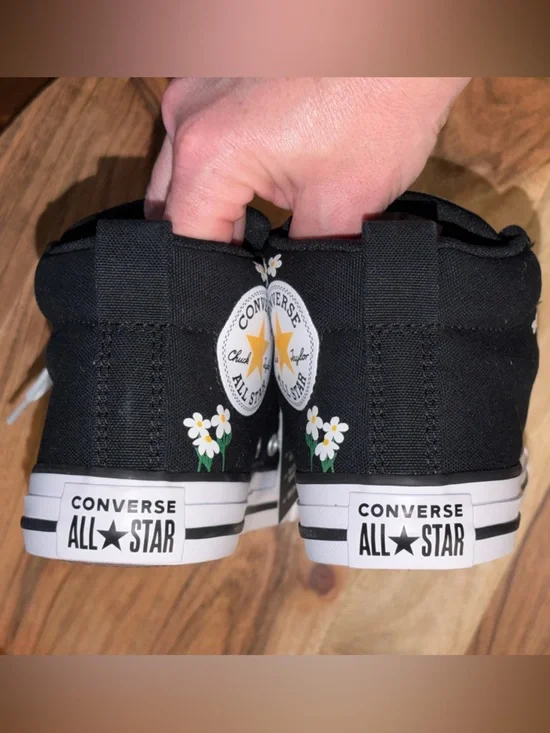Converse Chuck Taylor All Star Mid – Size 2 (Kids) Black with Daisy design NWT - Picture 5 of 5